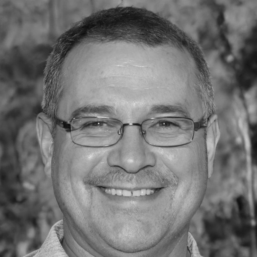 Retrato profesional de Óscar Villareal